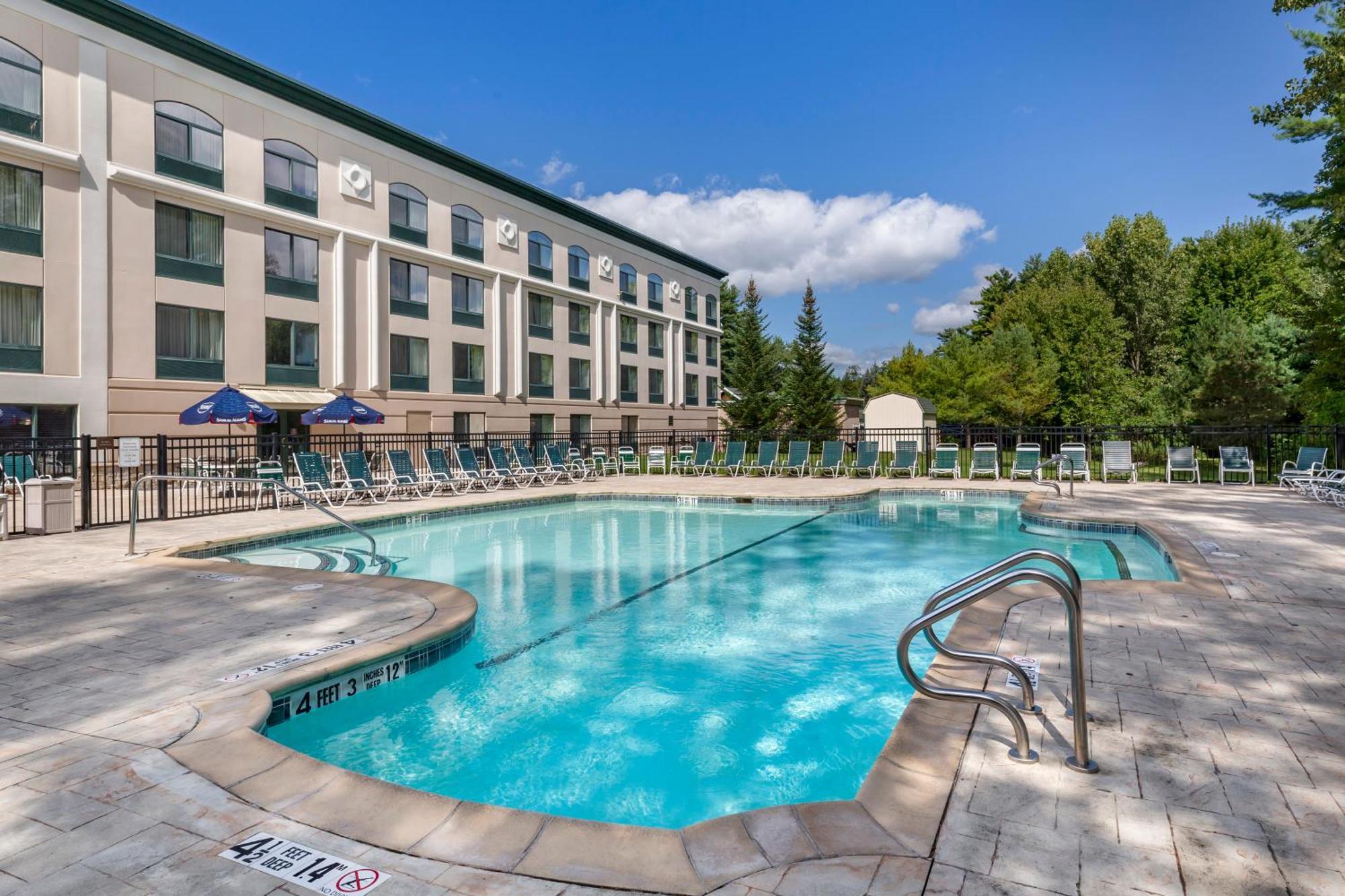 Comfort Inn & Suites Lake George Exterior photo