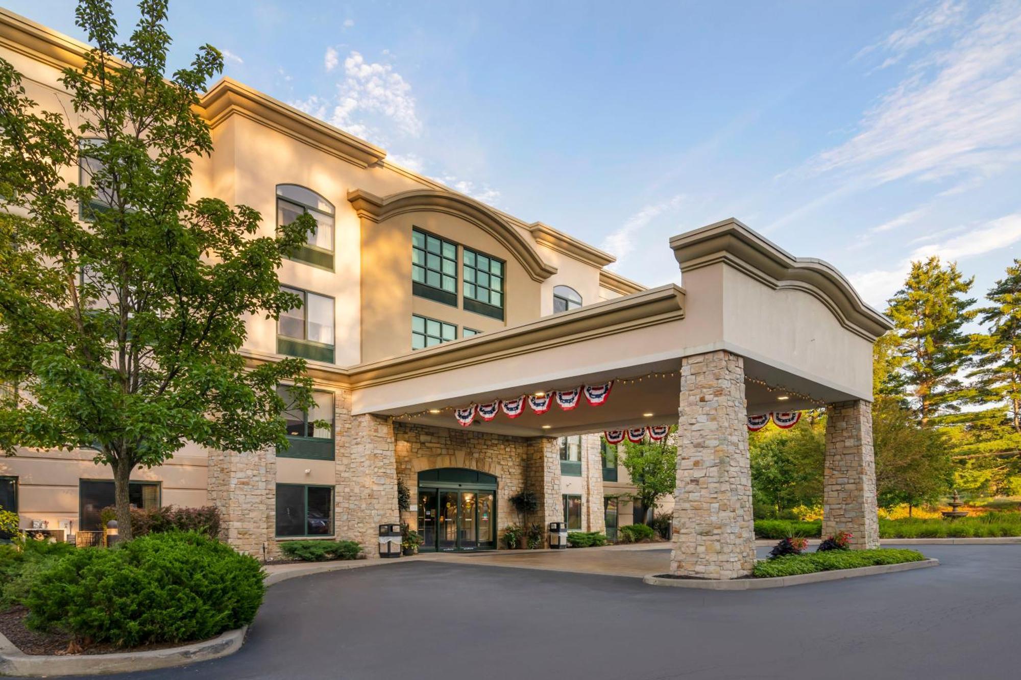 Comfort Inn & Suites Lake George Exterior photo